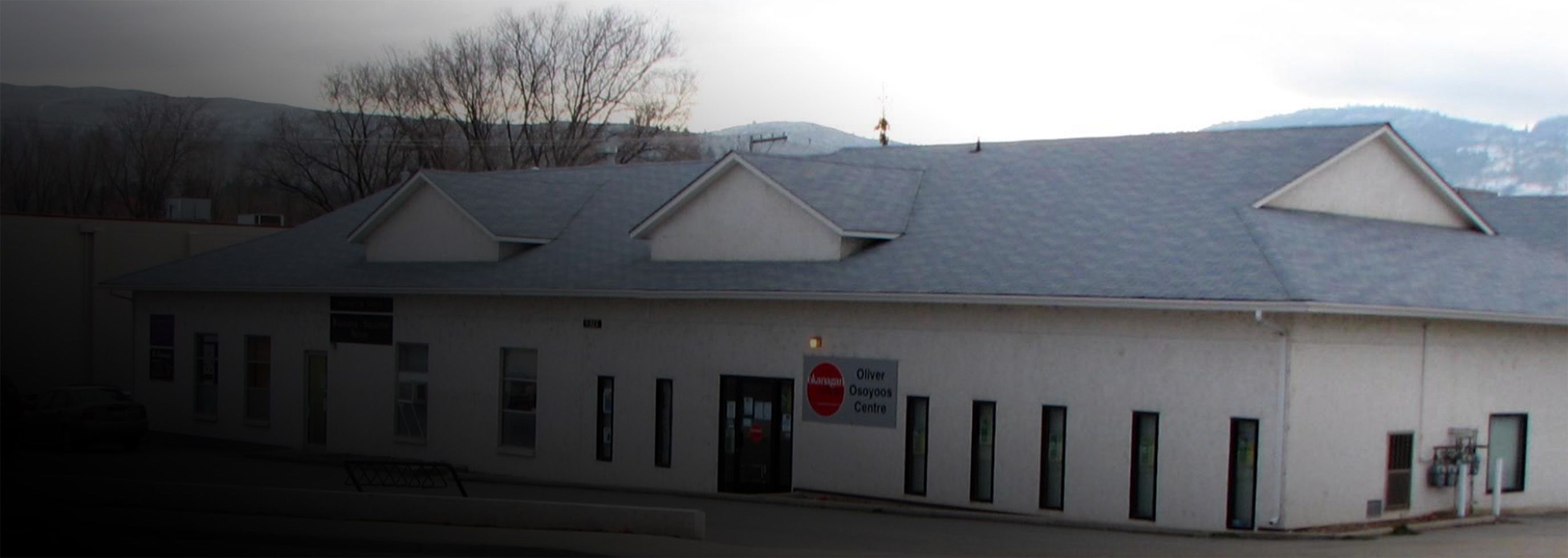 Exerior of the Oliver Centre building in winter with hills in the background