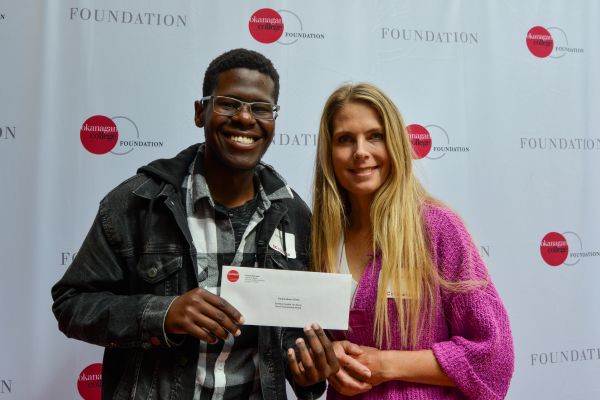 Edla Zinhu receives the So Some Good Award from Shauna Gardiner