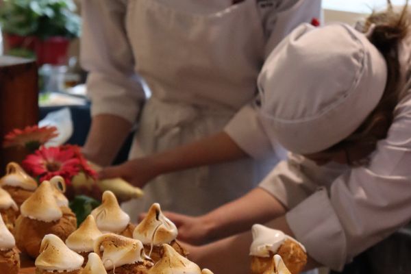 Student Chef with desserts 