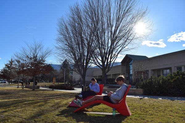Students chilling on campus 