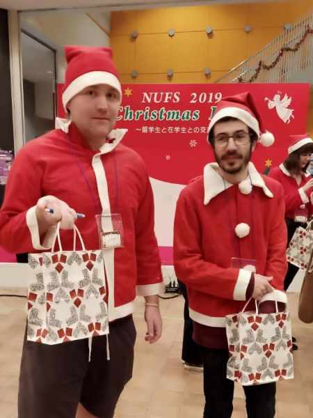 carter posing during santa hunt event