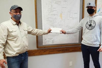 Kyle Giesbrecht receives a $1,000 WSABC scholarship