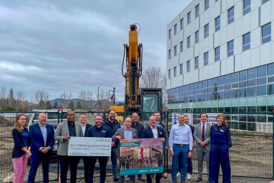 KADA association members present a $200,000 cheque to the OC Foundation