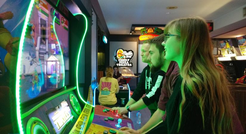 Students at Scandia playing video games