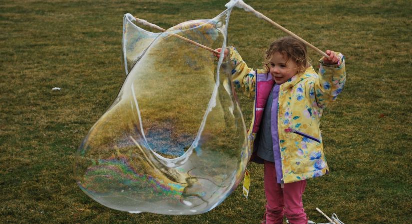 A child playing at the workshop hosted in Peachland