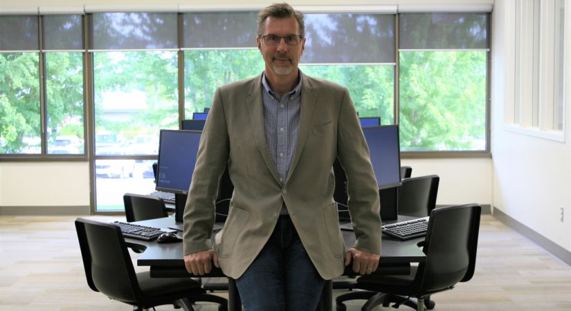 Communications Professor Ed Henczel