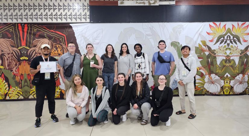 10 students pose for a photo in the Surabaya airport