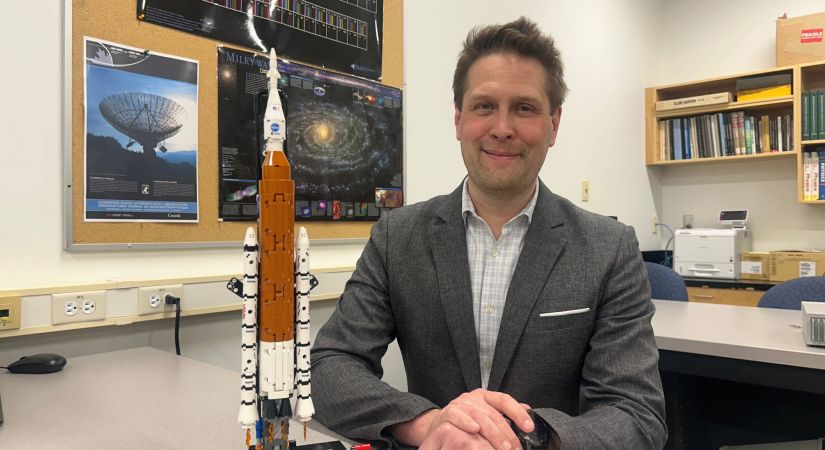 Dr. Richard Federley, a chemistry professor 